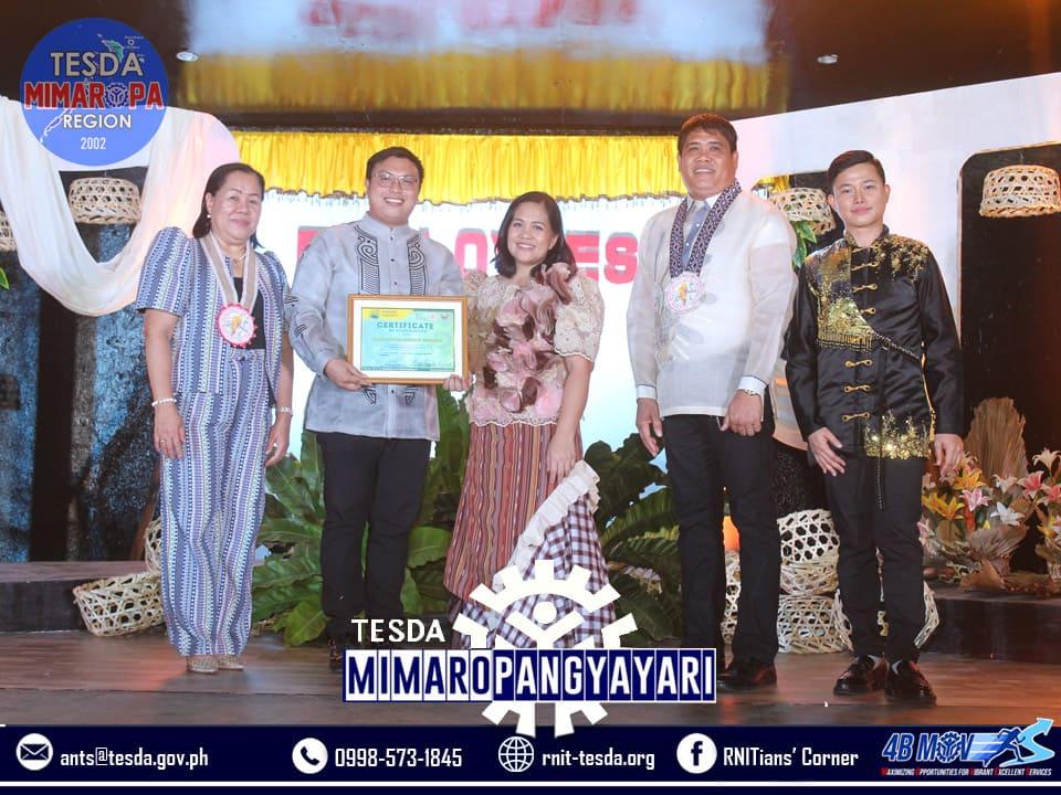 RNIT staff receiving awards at the Employees Night